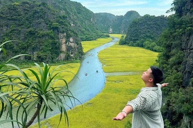 Ninh Binh Tour from Hanoi for 6-9 Pax/tour by DCar Limousine - Booking Details and Weather Plans