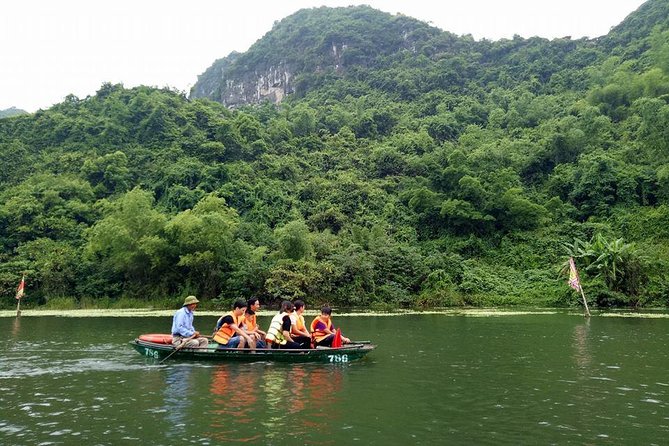 Ninh Binh Tour Hoa Lu Tam Coc Full Day: Biking,Boating,Tickets,Lunch, Limousine - What this Hoa Lu and Tam Coc day actually offers