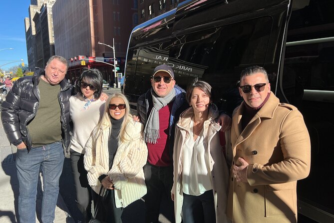 NYC Christmas Lights Tour by Limousine, SUV Or VAN. Dyker Heights - Dyker Heights after dark
