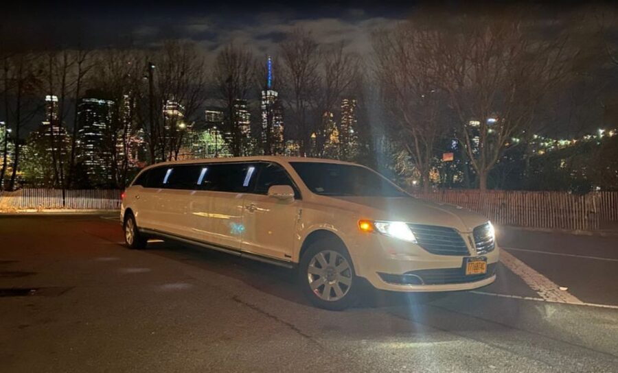 NYC Limousine Tour By Stretch Limo-King And Queen Limo NYC - Who will enjoy this limo tour most?