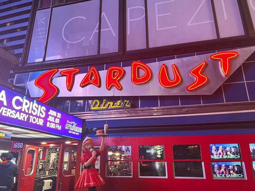 NYC: Private Home Alone 2 Stretch Limousine Tour with Pizza - Why this Home Alone 2 tour works for families