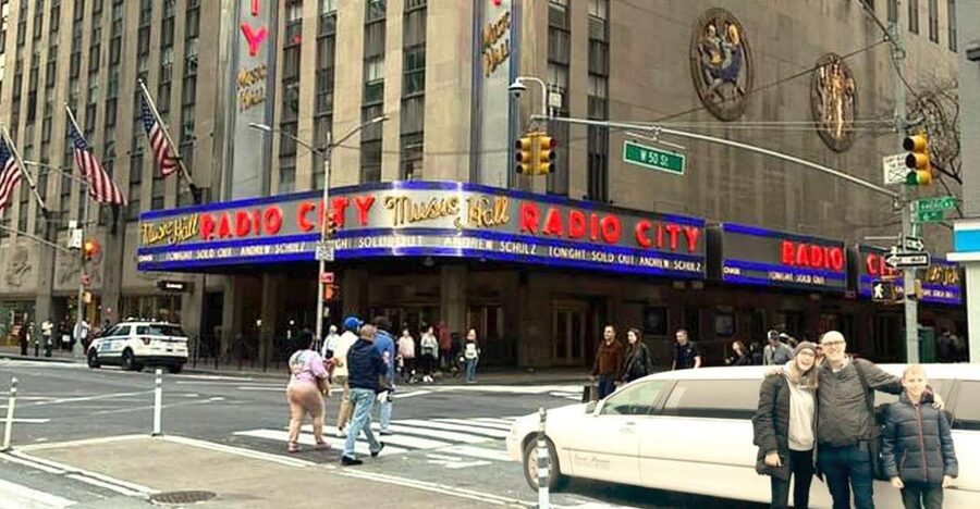 NYC: Private Home Alone 2 Stretch Limousine Tour with Pizza - The limo ride is part of the show