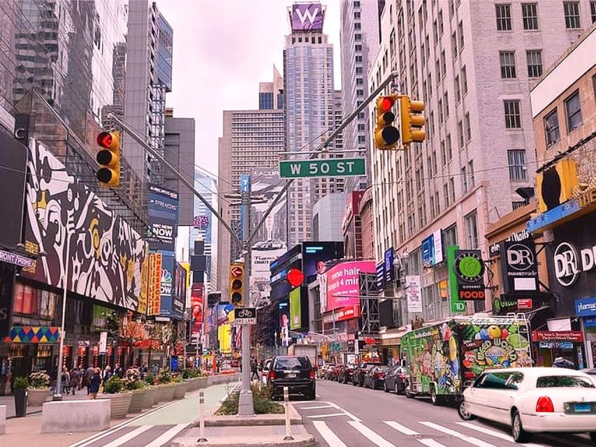 NYC: Private Home Alone 2 Stretch Limousine Tour with Pizza - FAQ