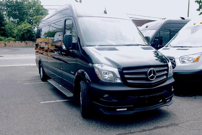 NYC Private Tour With Tour Guide-Stretch Limo, SUV Or Luxury Van - The guide makes the difference