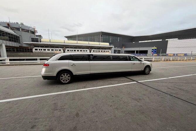 NYC VIP Private Luxury airport arrival ride by Stretch Limousine - Picking the right vehicle for people and bags