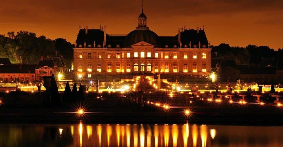 Paris: Candlelit Dinner at Vaux-le-Vicomte by Limousine - The Limousine Ride From Central Paris