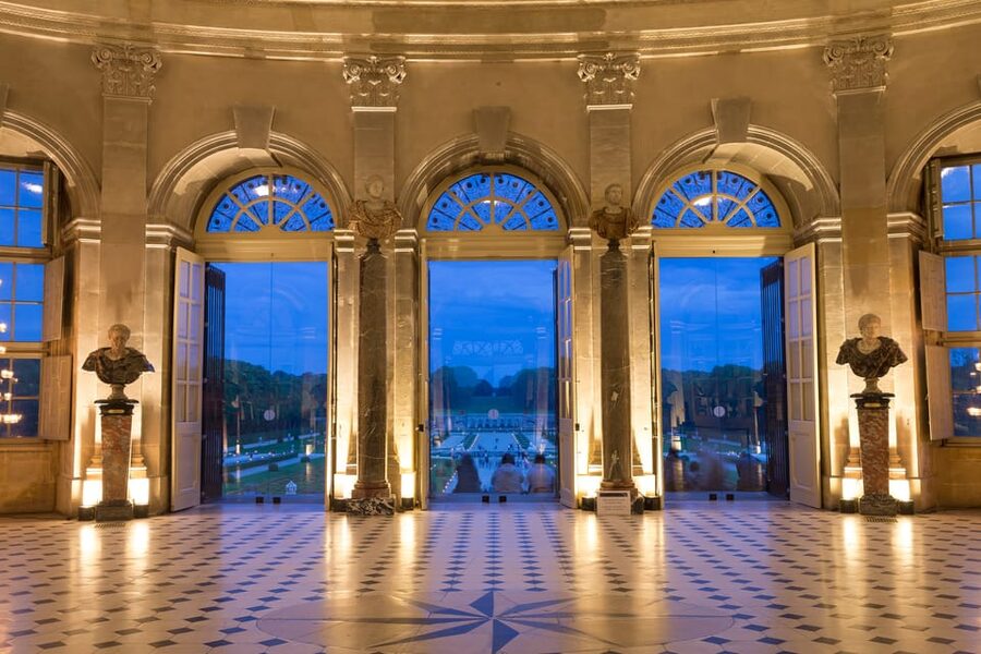 Paris: Candlelit Dinner at Vaux-le-Vicomte by Limousine - The Candlelit Transition at Sunset