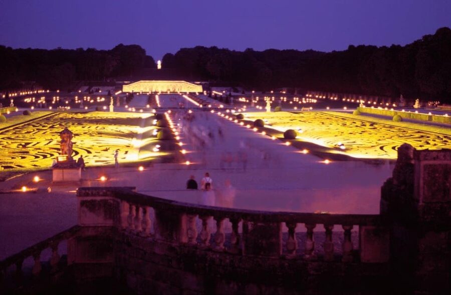 Paris: Candlelit Dinner at Vaux-le-Vicomte by Limousine - Fireworks After Dinner