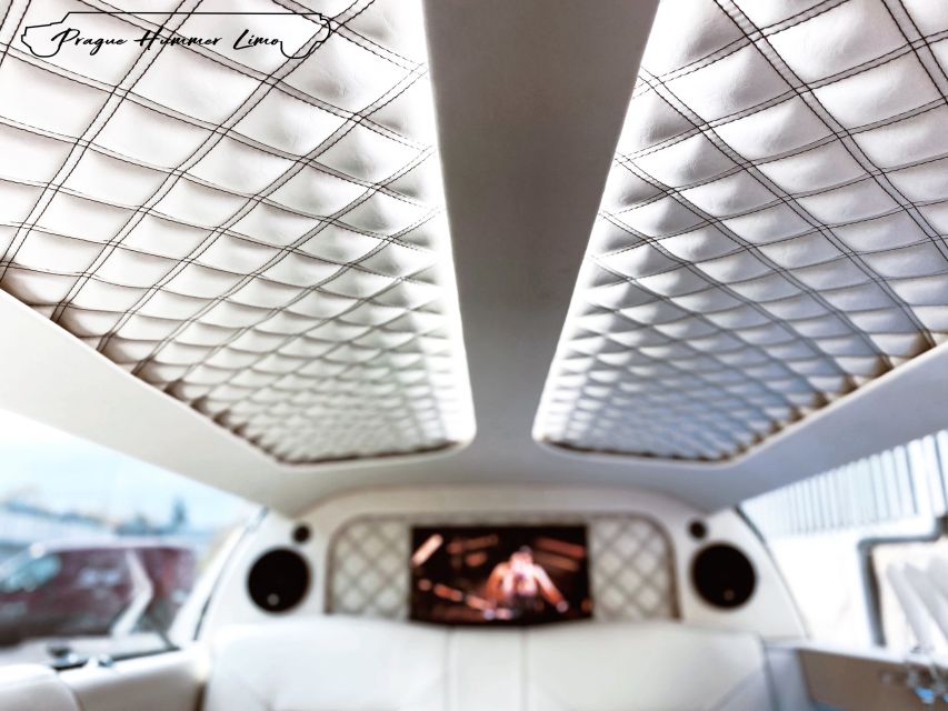 Prague: 1-Hour Vintage Limousine Rental - What happens during the one-hour route