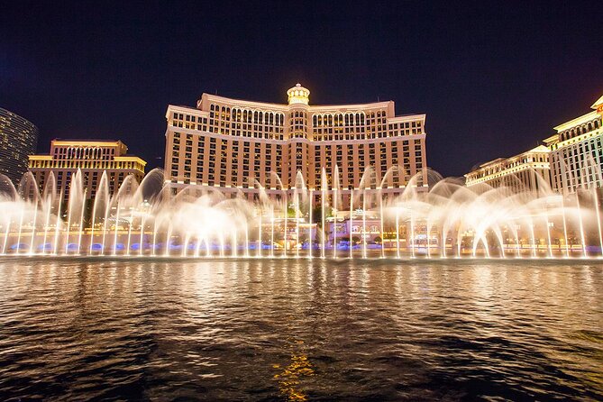 Private 2-Hour Limo Tour of Las Vegas with Champagne - A stylish first look at Las Vegas after dark