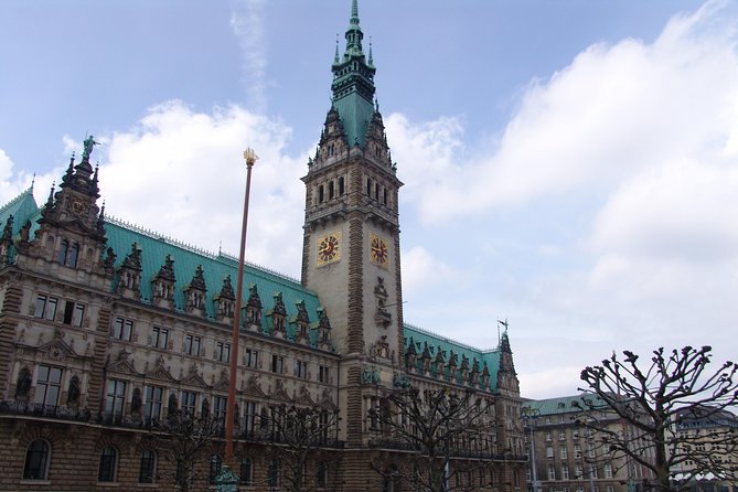 Private 3-Hour Hamburg Sightseeing Tour in a Mercedes Limousine - Why a limousine tour works well in Hamburg