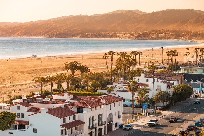 Private 4-Hour Limo Tour of LA by a TV Personality with Drinks - The guide and the personal touch