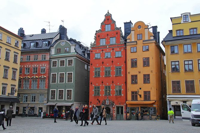 Private 4h VIP city tour by limousine car and guide in Stockholm - The Vasa Museum and a warship frozen in time
