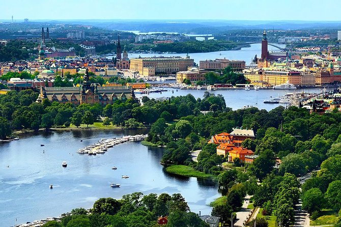 Private full day VIP city tour by limousine car in Stockholm - City Hall and the Nobel Banquet