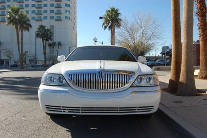 Private Las Vegas Airport to Hotel Luxury Limousine Transfer - A stretch limousine for six: comfort and luggage limits