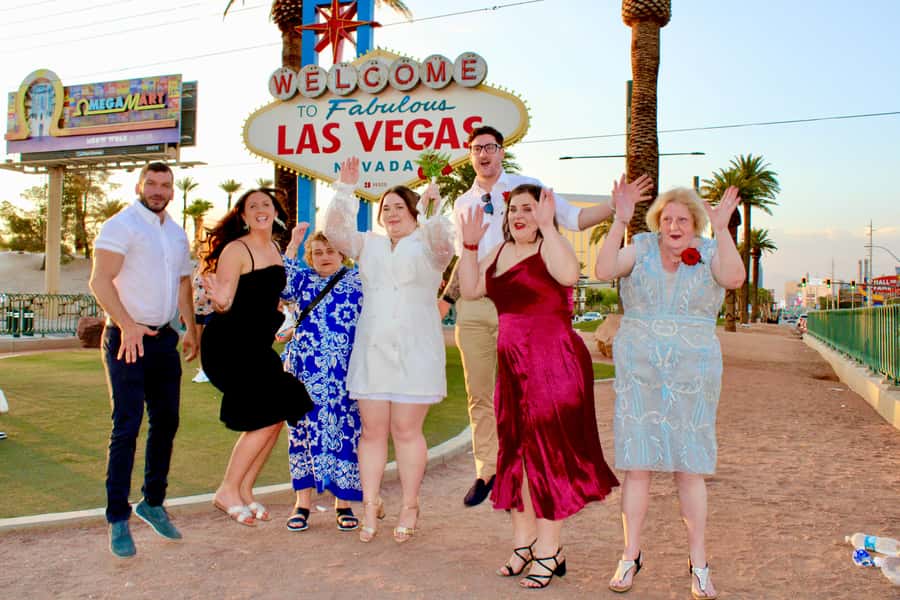 Private Limo 2.5hr Tour of Vegas with Champagne - Daylight or Nighttime: Pick the View You Want