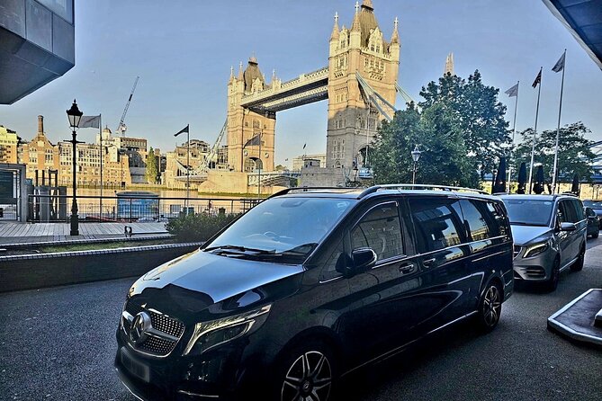 Private limo transfers Gatwick Airport to/from any London hotel - Comfort, vehicle service, and personal attention