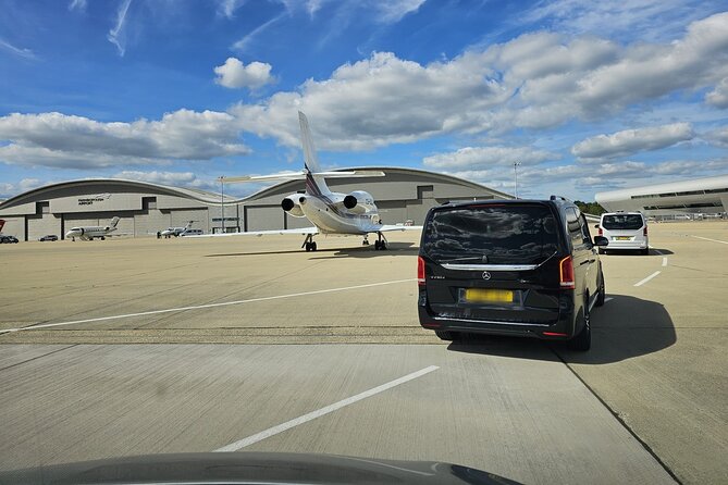 Private limo transfers Gatwick Airport to/from any London hotel - The ride from Horley to your London hotel
