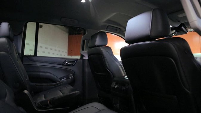 Private Luxury 6-Pax SUV Limo Transfer from or to Chicagoland Airport and Suburb - A private airport ride built around your address