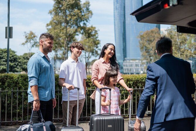 Private Luxury Airport Transfer with Limousine - The chauffeur service and its practical strengths