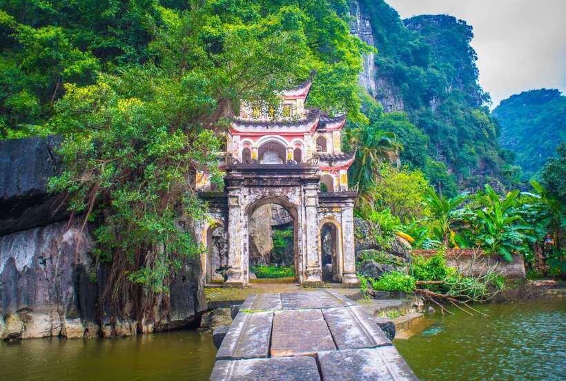 Private Ninh Binh Full Day Tour by Luxury Limousine - The two-hour ride from Hanoi