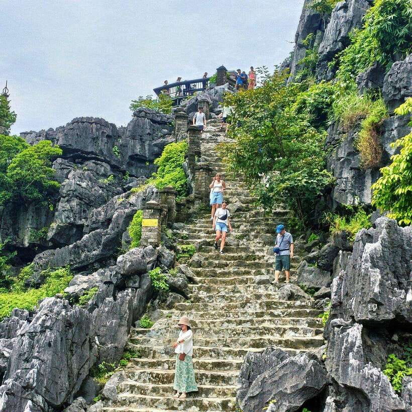 Private Ninh Binh Full Day Tour by Luxury Limousine - Lunch with Vietnamese dishes in Tam Coc