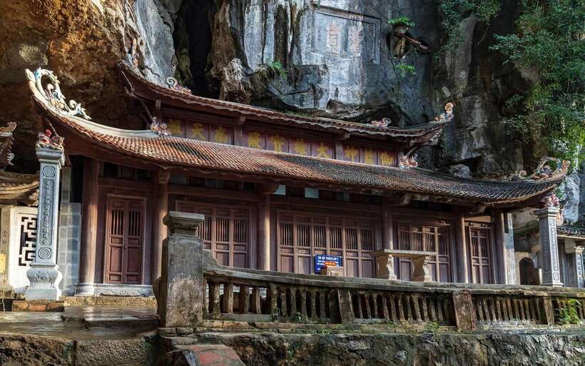Private Ninh Binh Full Day Tour by Luxury Limousine - Cycling through rice fields and village roads