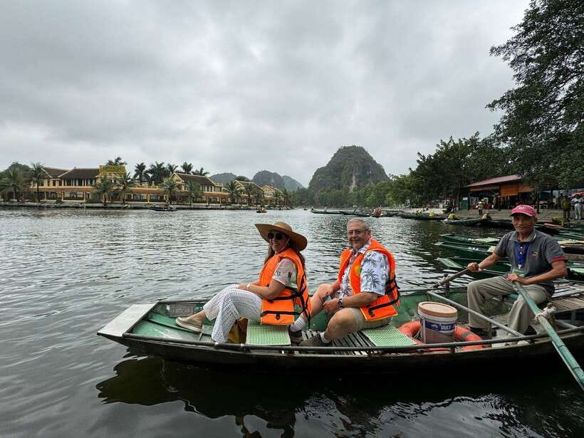 Private Ninh Binh Full Day Tour by Luxury Limousine - Bich Dong Pagoda and Buddhist practice