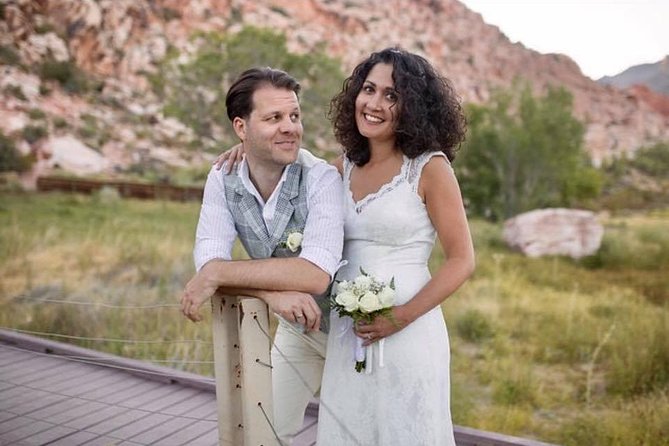 Red Rock Canyon Wedding by Private Limousine - A short ceremony with a big setting
