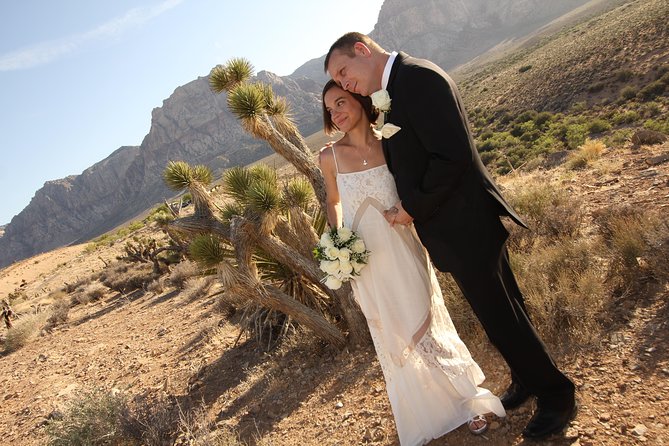 Red Rock Canyon Wedding by Private Limousine - The photo session is more than a quick wedding snapshot