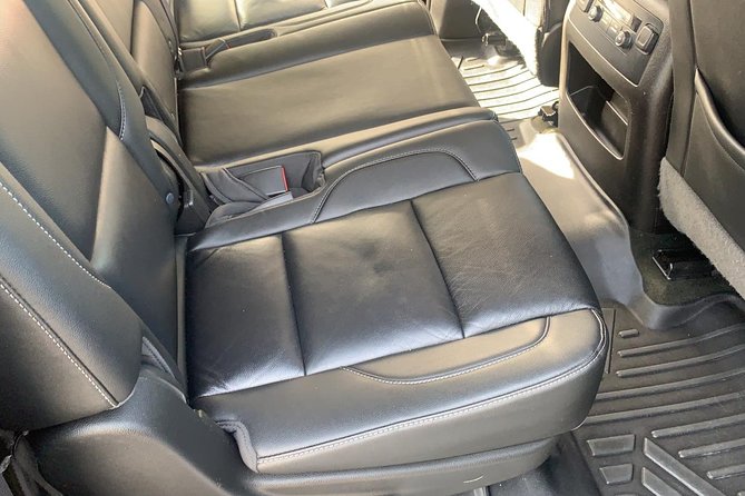 Round trip Airport Private Transfer (Nassau Limousine) - Choosing between a sedan and SUV