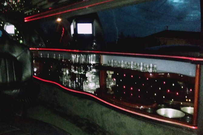 Round Trip Nassau Airport ARRIVAL (NASSAU LIMOUSINE) - The vehicle question: luxury promise, uneven reality