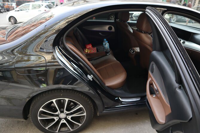 Santorini VIP Limousine Transfer Services - Arriving at Santorini Airport without the taxi scramble
