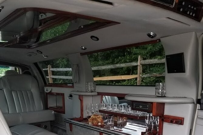Stretch Limo Private Day & Night Custom Tours of Washington DC - Guide quality, comfort, and the private format