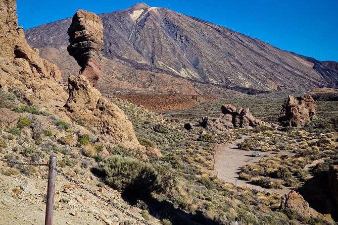 Teide Day & Sunset by Limousine Tour. Drinks Included. - What the guide adds to the experience