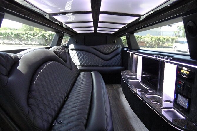 Texas Hill Country Group Wine Tour by Limousine - The limousine and the small-group setting