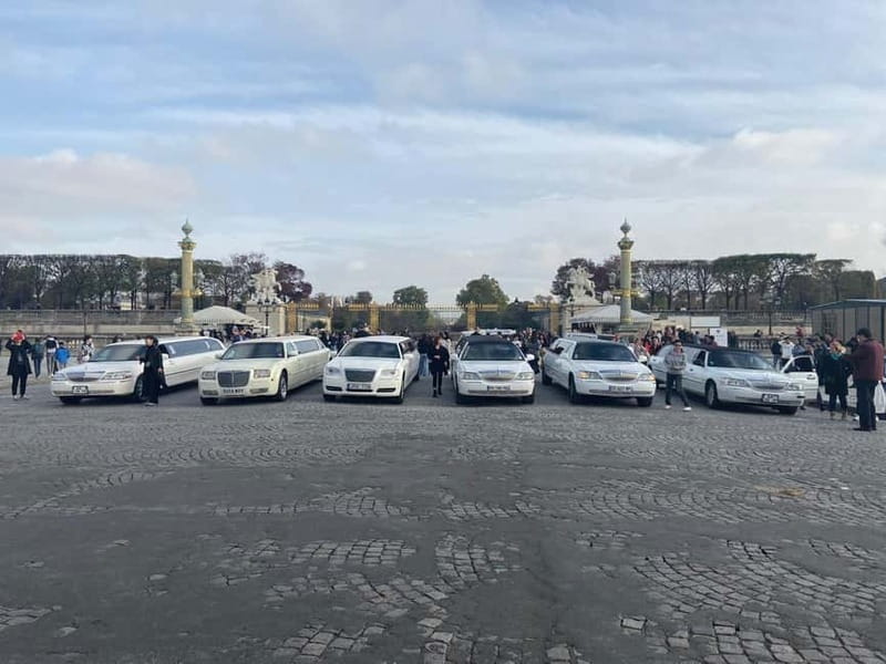 Tour of Paris by limousine by day or night. - A polished hour through the French capital