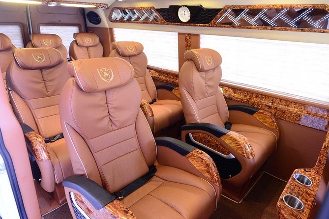 Transportation Service Hanoi - Sapa by Limousine - The 15-minute rest stop