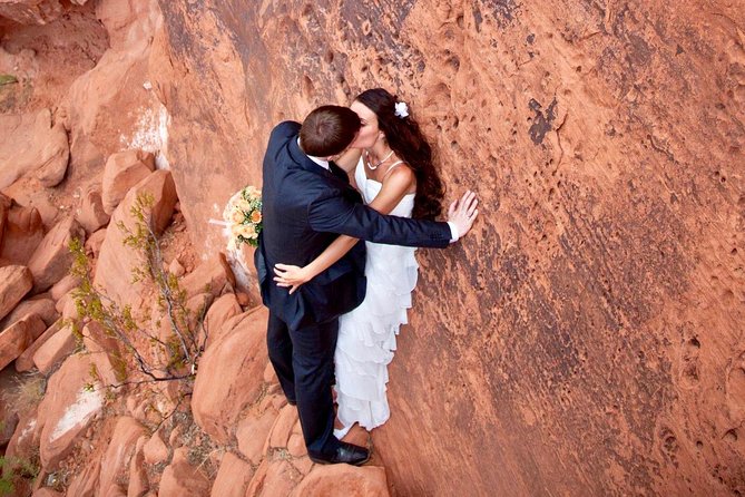 Valley of Fire Wedding by Private Limousine - Photography among the red rocks