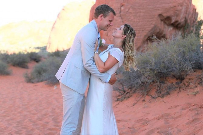 Valley of Fire Wedding by Private Limousine - Flowers, champagne, and the included extras