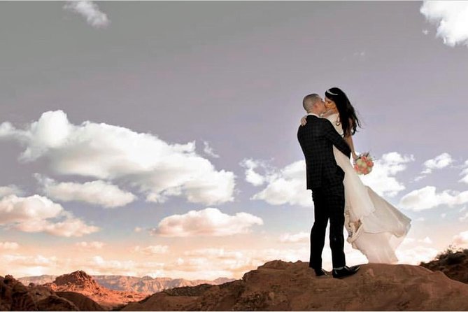 Valley of Fire Wedding by Private Limousine - Stop two: Valley of Fire State Park