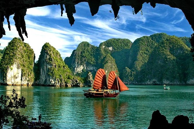 VIP Ha Long Bay 6 hour FUJI cruise with latest luxury cruise ship + limousine + highway + dinner for Japanese only - Lunch aboard the new FUJI cruise ship