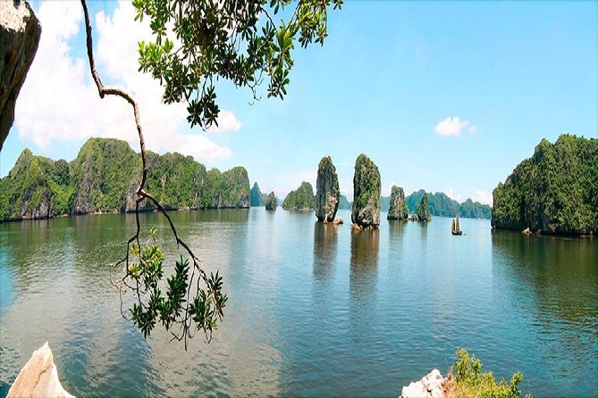 VIP Ha Long Bay 6 hour FUJI cruise with latest luxury cruise ship + limousine + highway + dinner for Japanese only - Sung Sot Cave and the famous 420-step climb