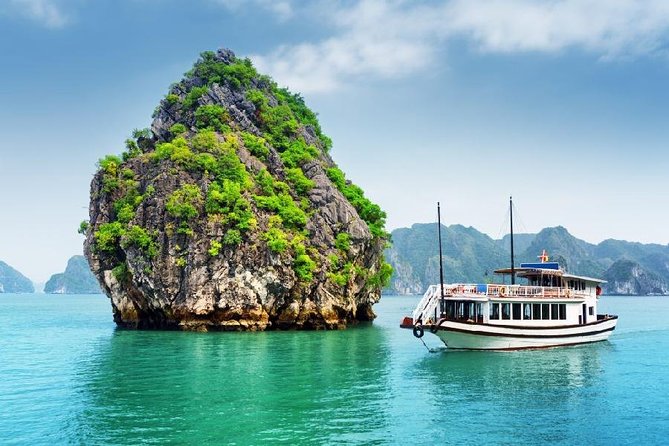 VIP Ha Long Bay 6 hour FUJI cruise with latest luxury cruise ship + limousine + highway + dinner for Japanese only - Kayaking or a bamboo boat among the islands